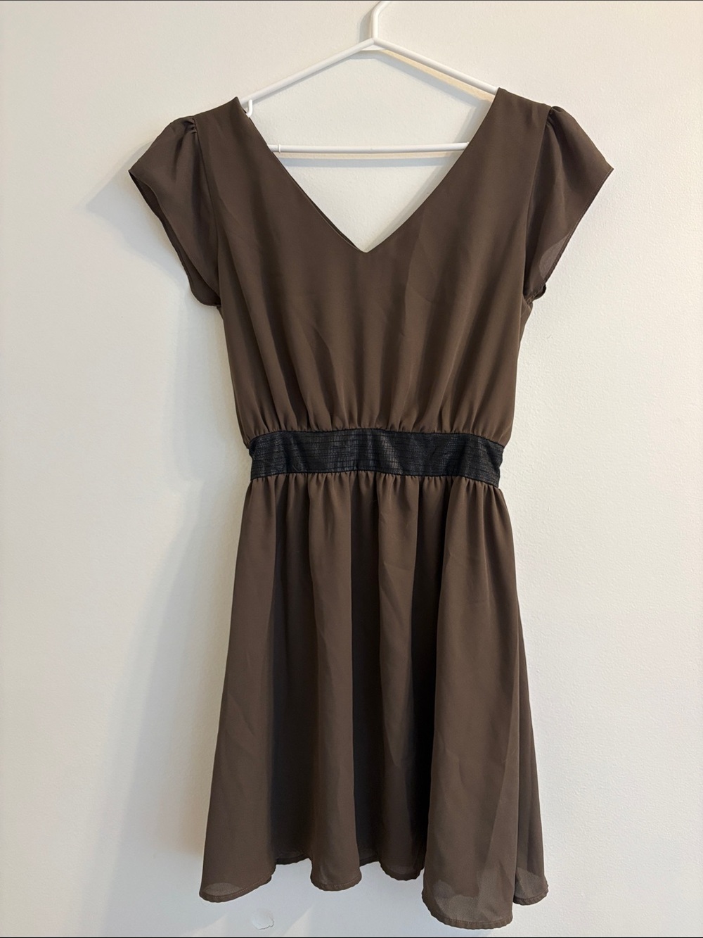 Brown V-Neck Short Sleeve Dress with Elastic Waist